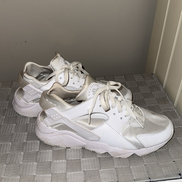 White huraches size 9 - Picture 2 of 3